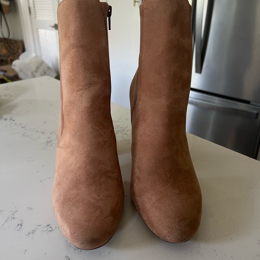 Aldo women’s Tan Suede Ankle Boots